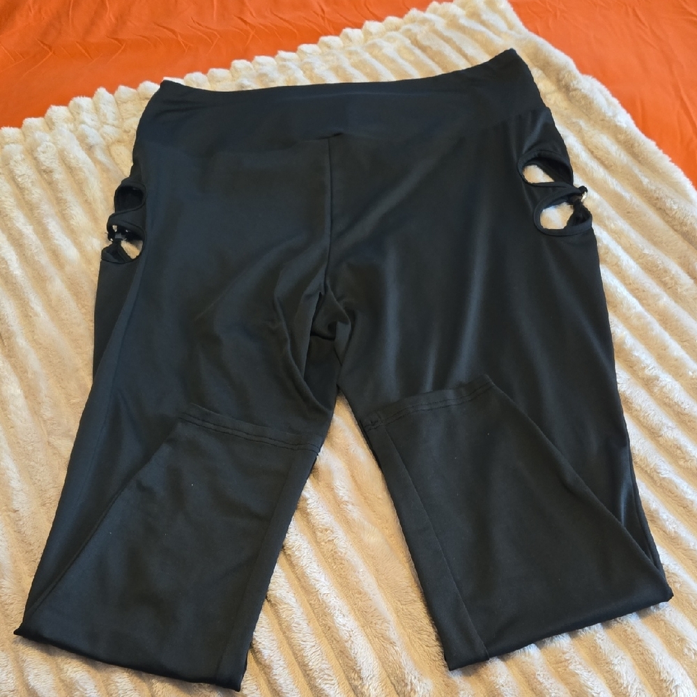 SHEIN Black Curvy Capri Leggings with Side Cutouts 🖤 Size 2X